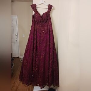 Mon Cheri Ellie Wilde size 18 dress Color Wine